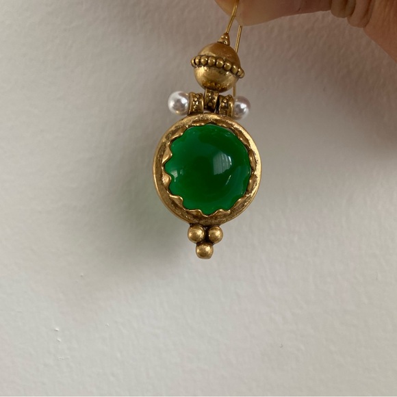 Elegant Gold and Green Earrings - Picture 5 of 5